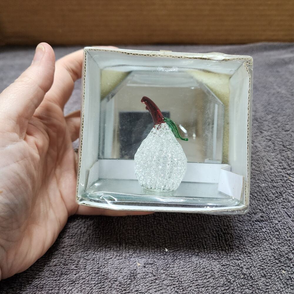 New in box apple Glass Figurine on glass stand N